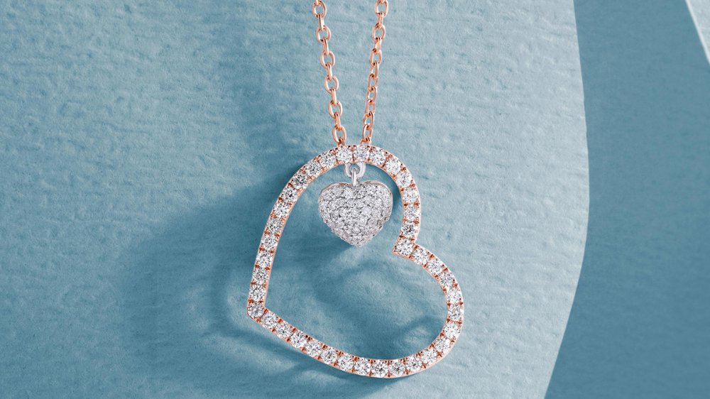 Factors to Consider When Choosing Between a Pendant and a Necklace